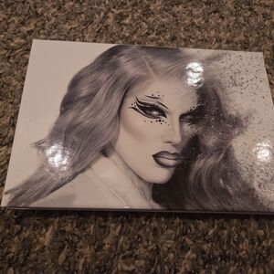 Jeffree Star Monochrome Eyeshadow Palette